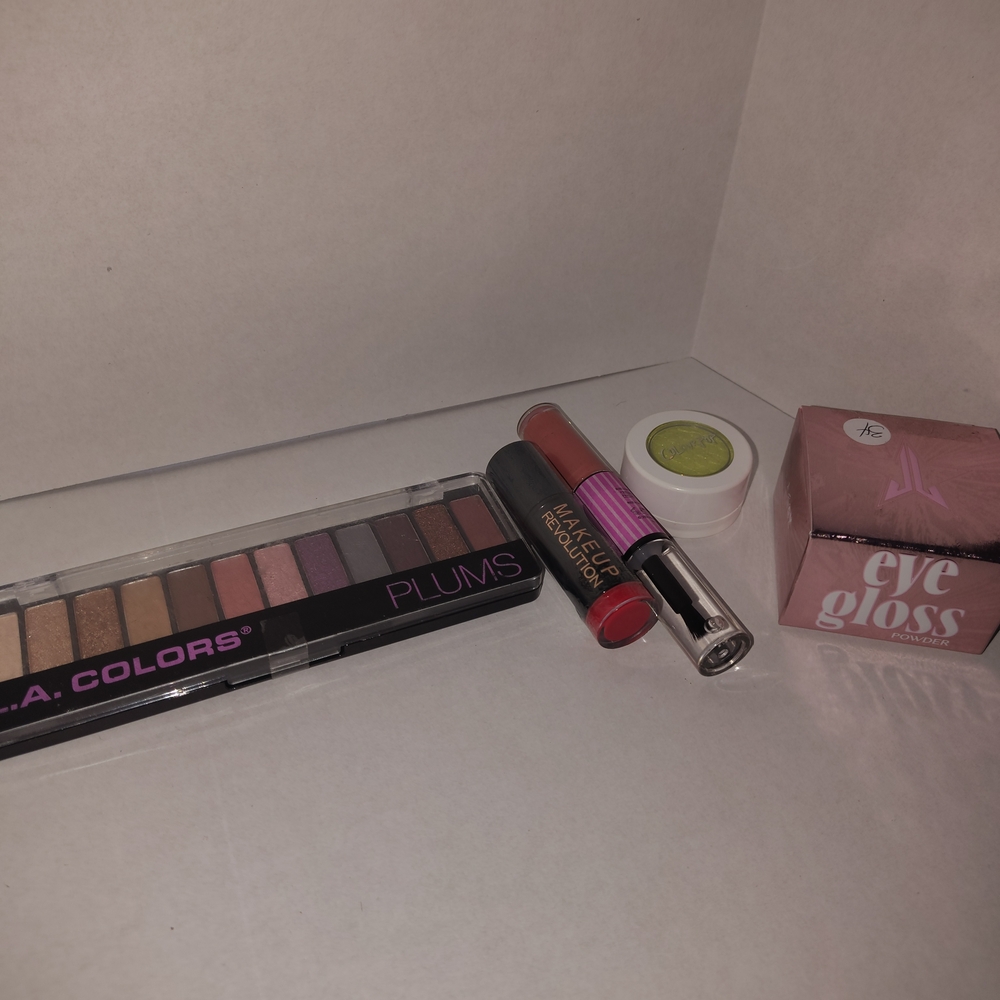 L.A. Colors Plums Eyeshadow Palette